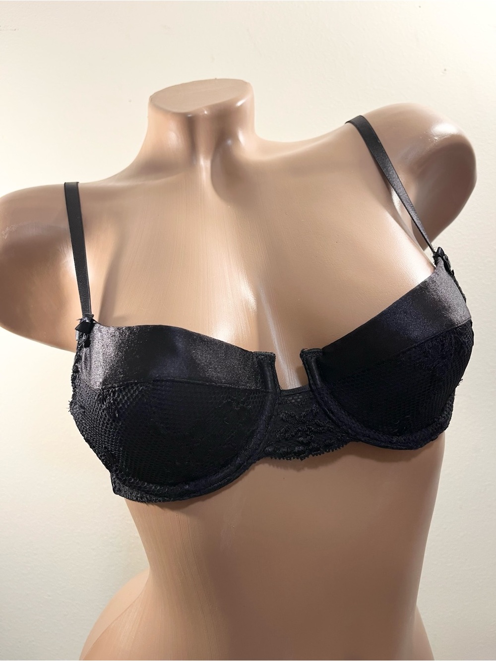 Vintage Wonderbra Black Lace Underwire Bra